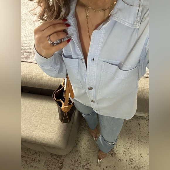 New💙 Blue Skies Button-Up Top - Picture 4 of 4